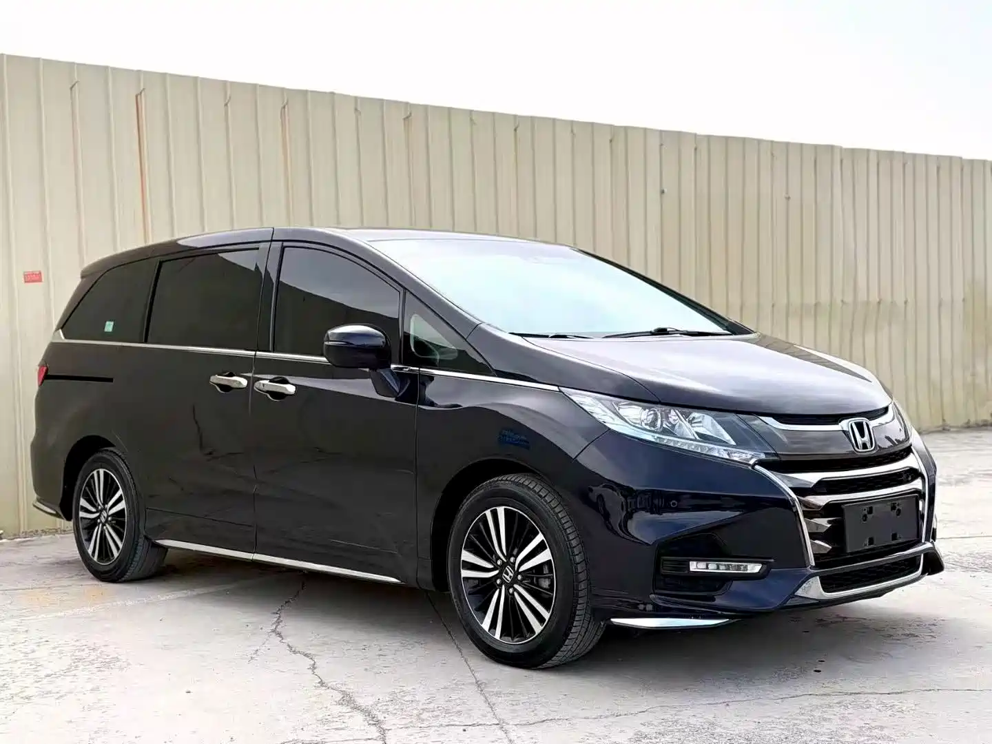 Photo 3 - Honda Odyssey