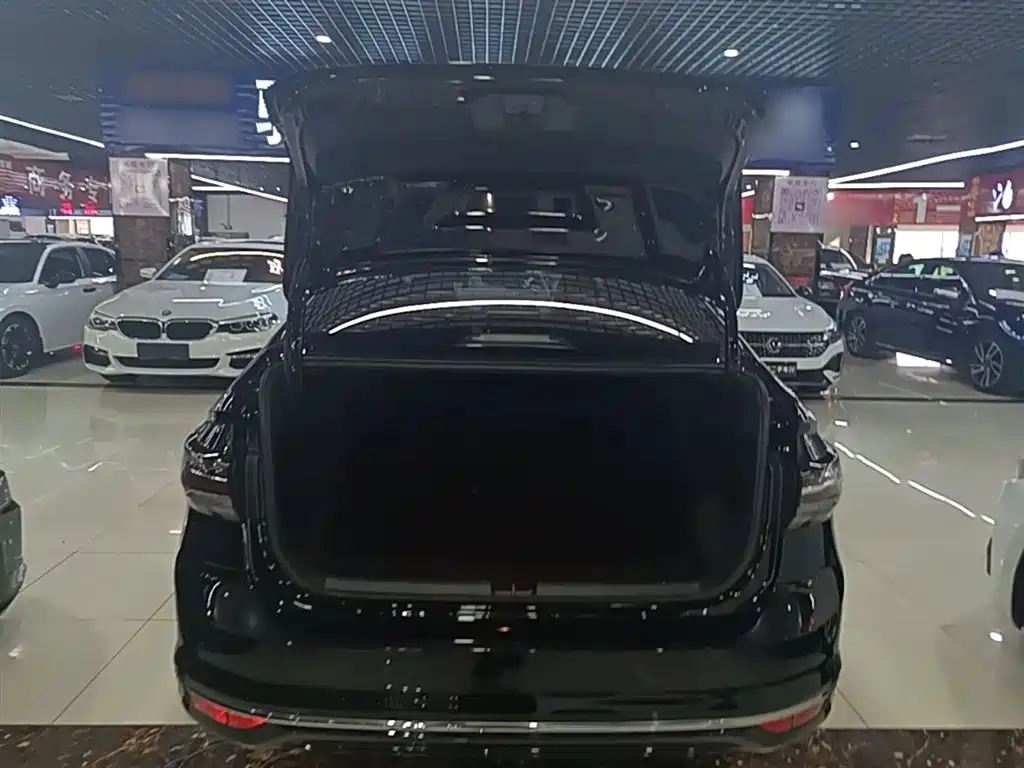 Volkswagen Lavida 2023 New Trend 1.5L Auto Aspiration Edition фото 15