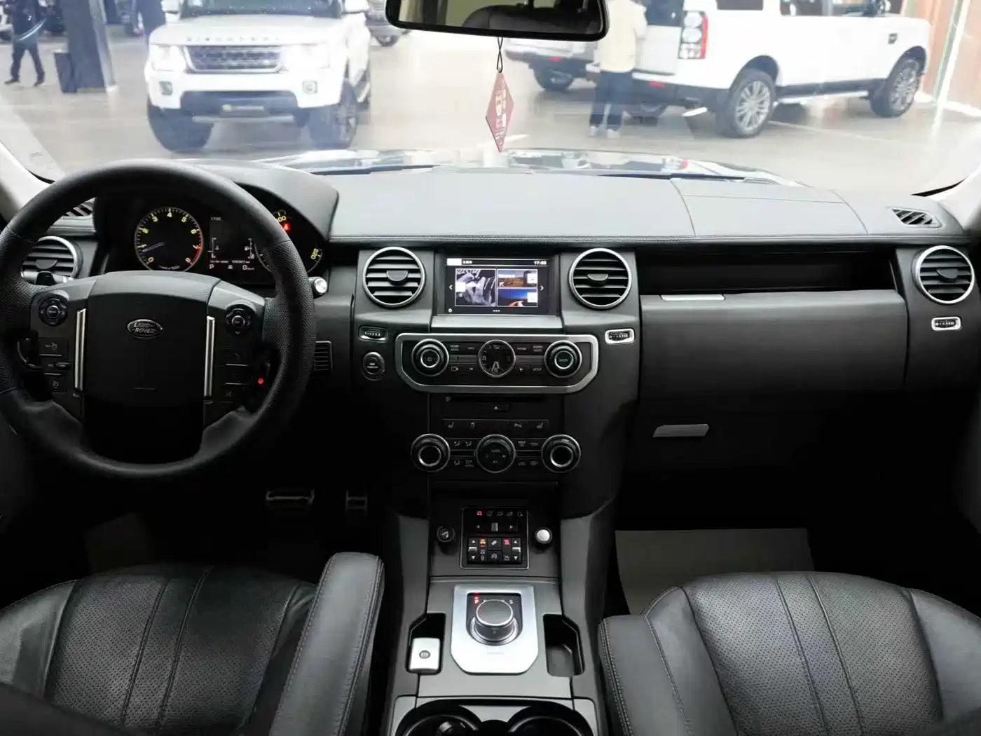 Land Rover Discovery 2016 3.0 SC V6 HSE фото 13