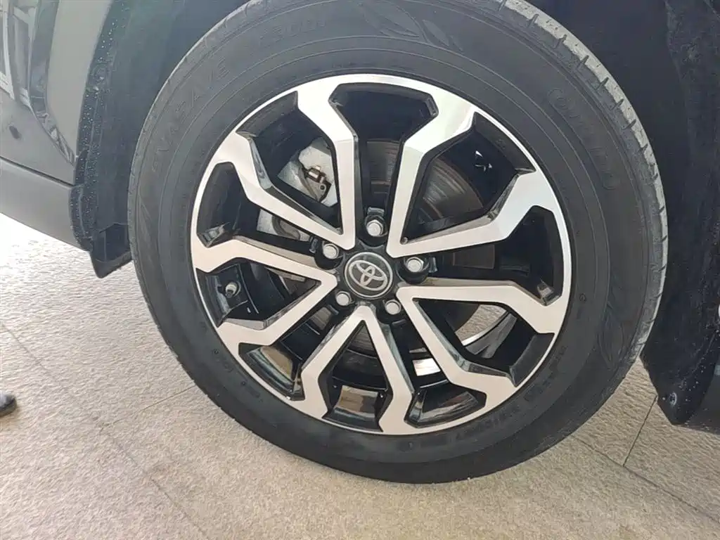 Toyota Frontlander 2022 2.0L CVT Luxury Edition фото 23