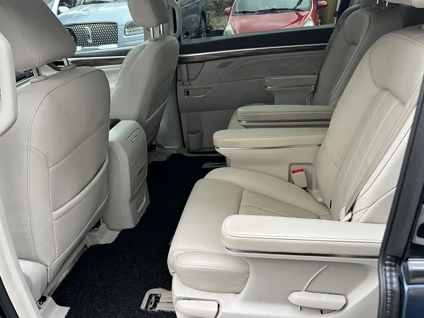 GAC Trumpchi Trumpchi M8 2018 320T Exclusive Edition фото 12