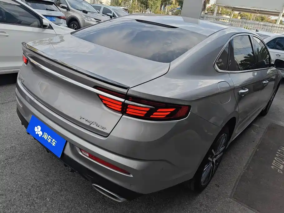 Фото 3 - Geely Preface