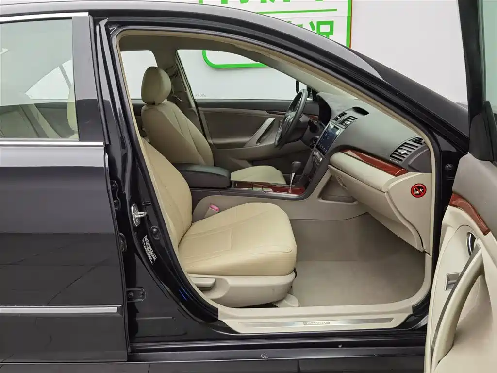 Toyota Camry 2013 200E Classic Elite Edition фото 23
