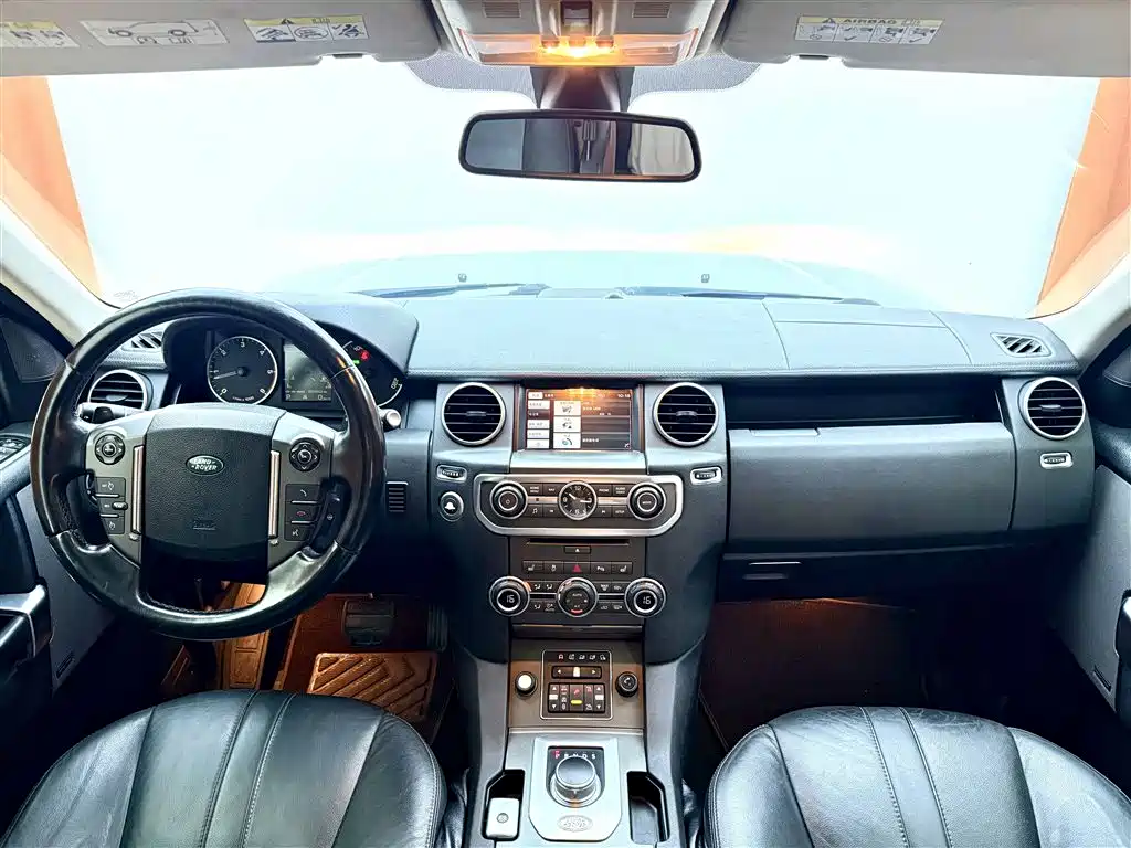Land Rover Discovery 2015 3.0 SDV6 HSE Diesel фото 9