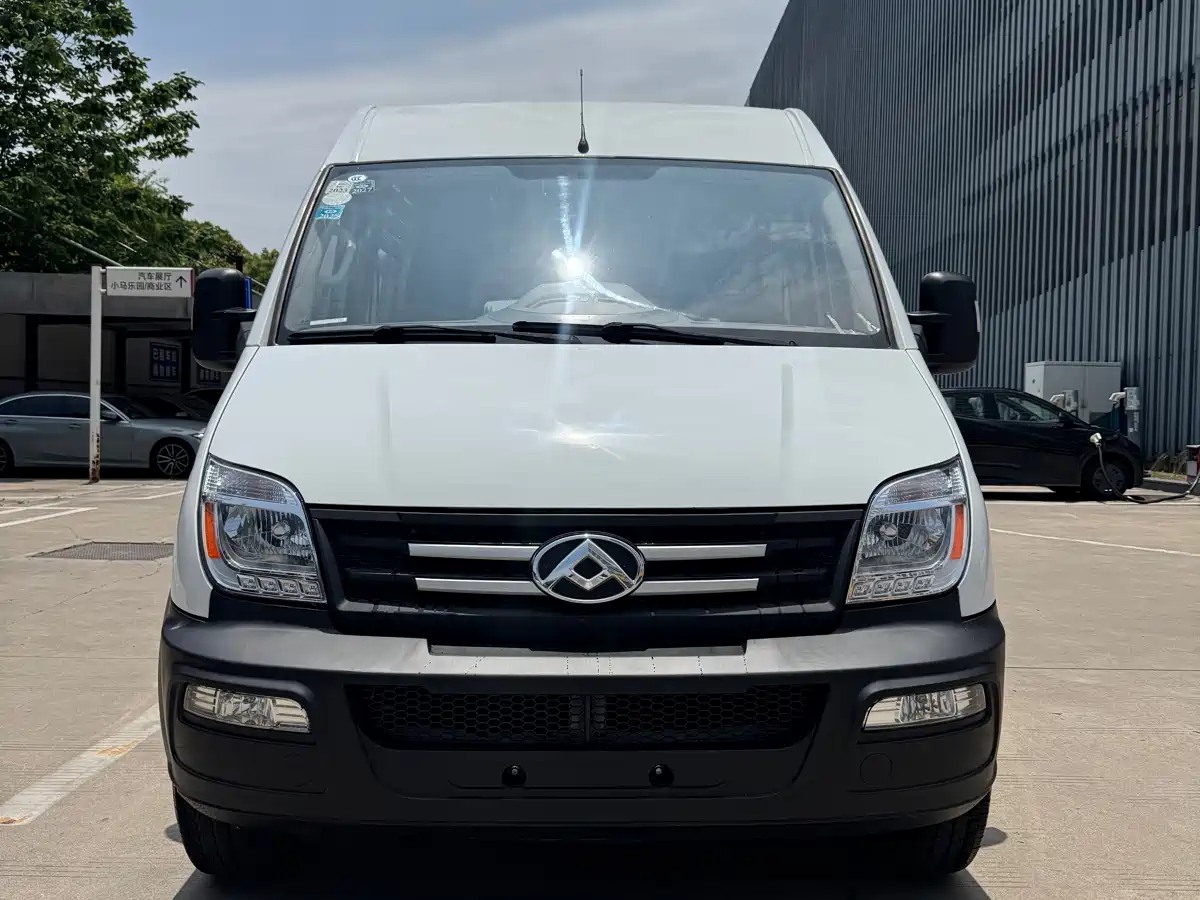 SAIC Maxus Xintu V80 2019 Model 2.5T Classic 6-speed manual Aoyuntong long wheelbase medium roof 7-seater фото 2