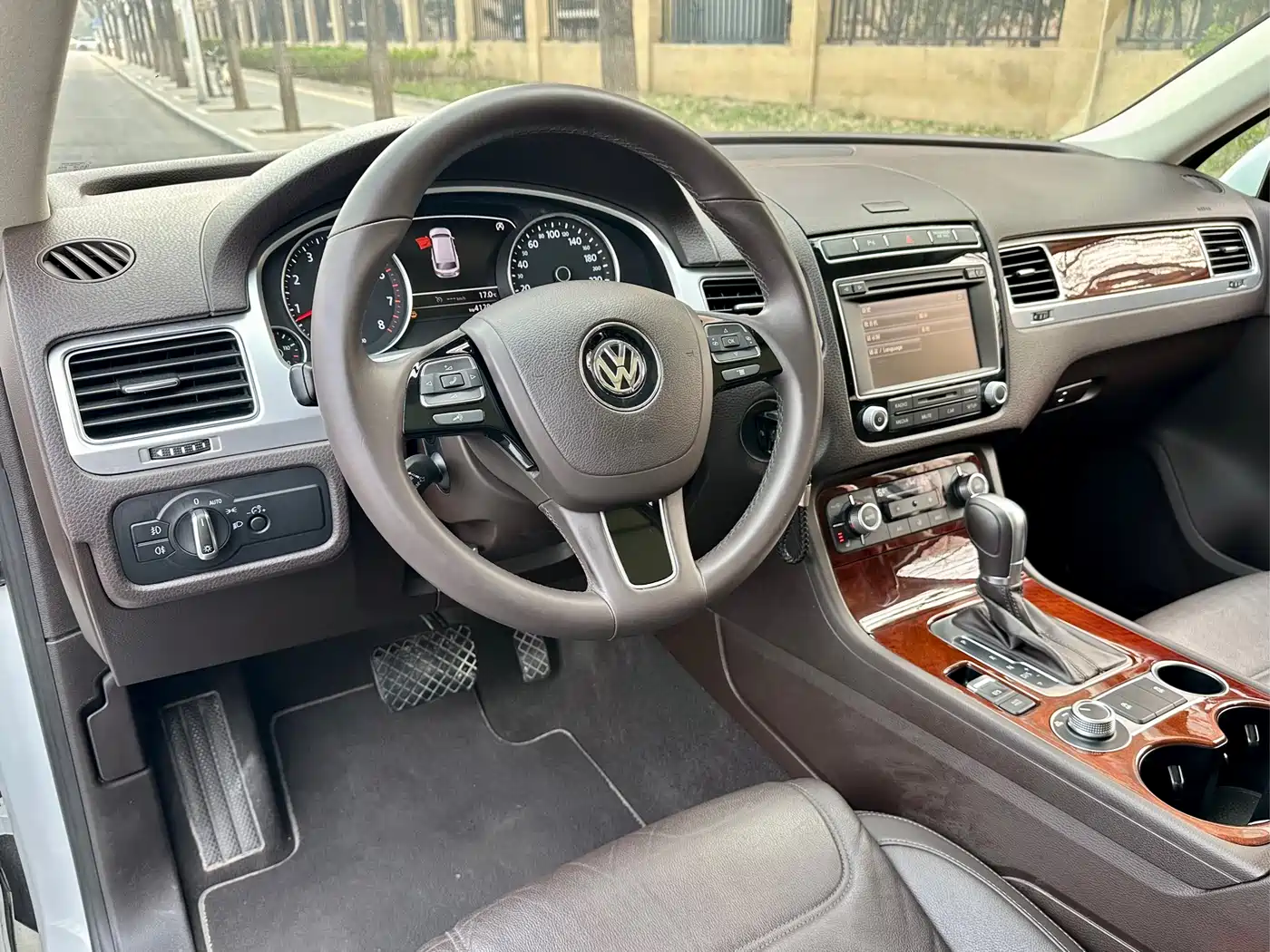 VOLKSWAGEN TOUAREG