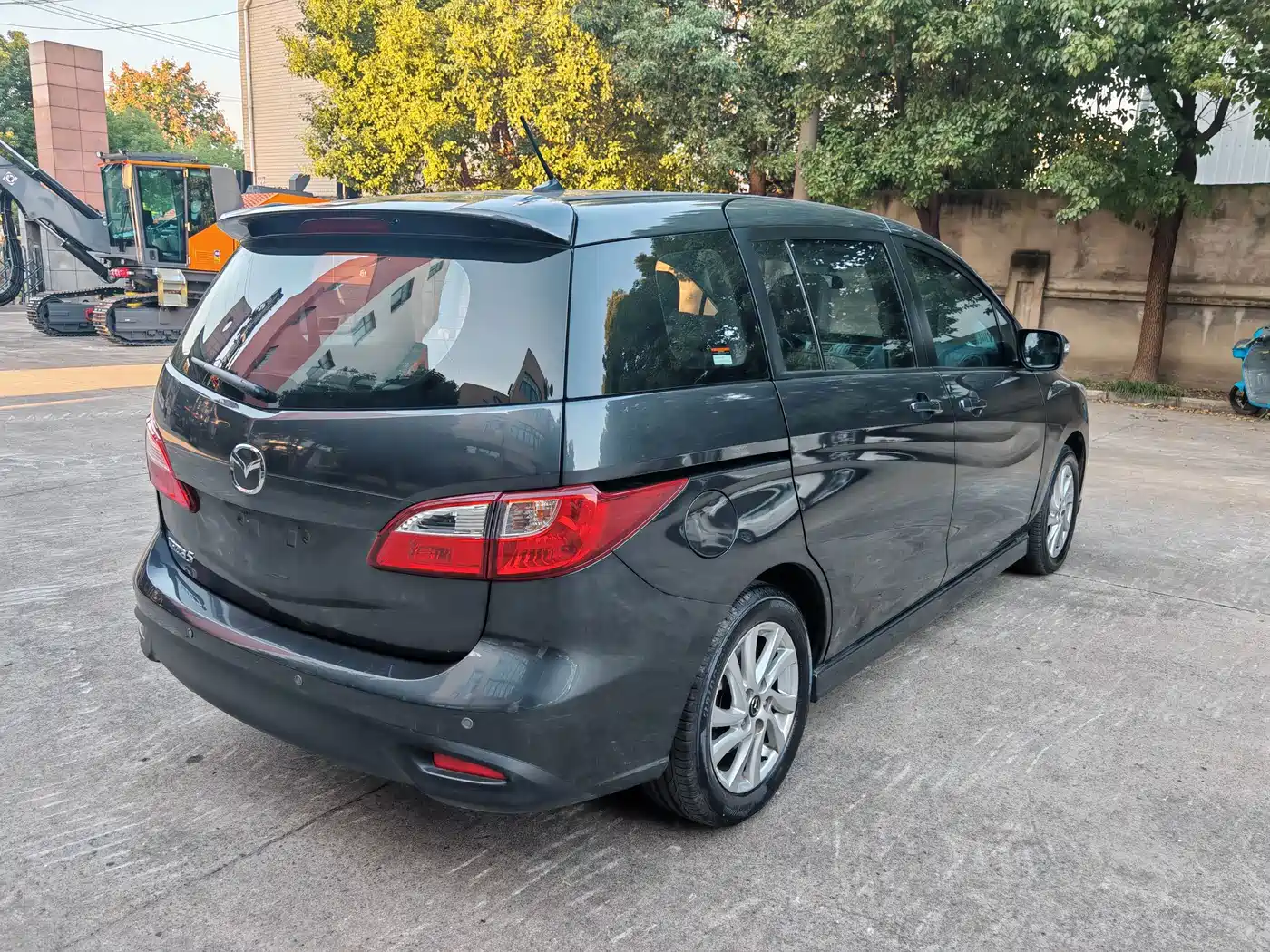 Mazda Mazda5 2014 2013 2.0L Automatic Luxury