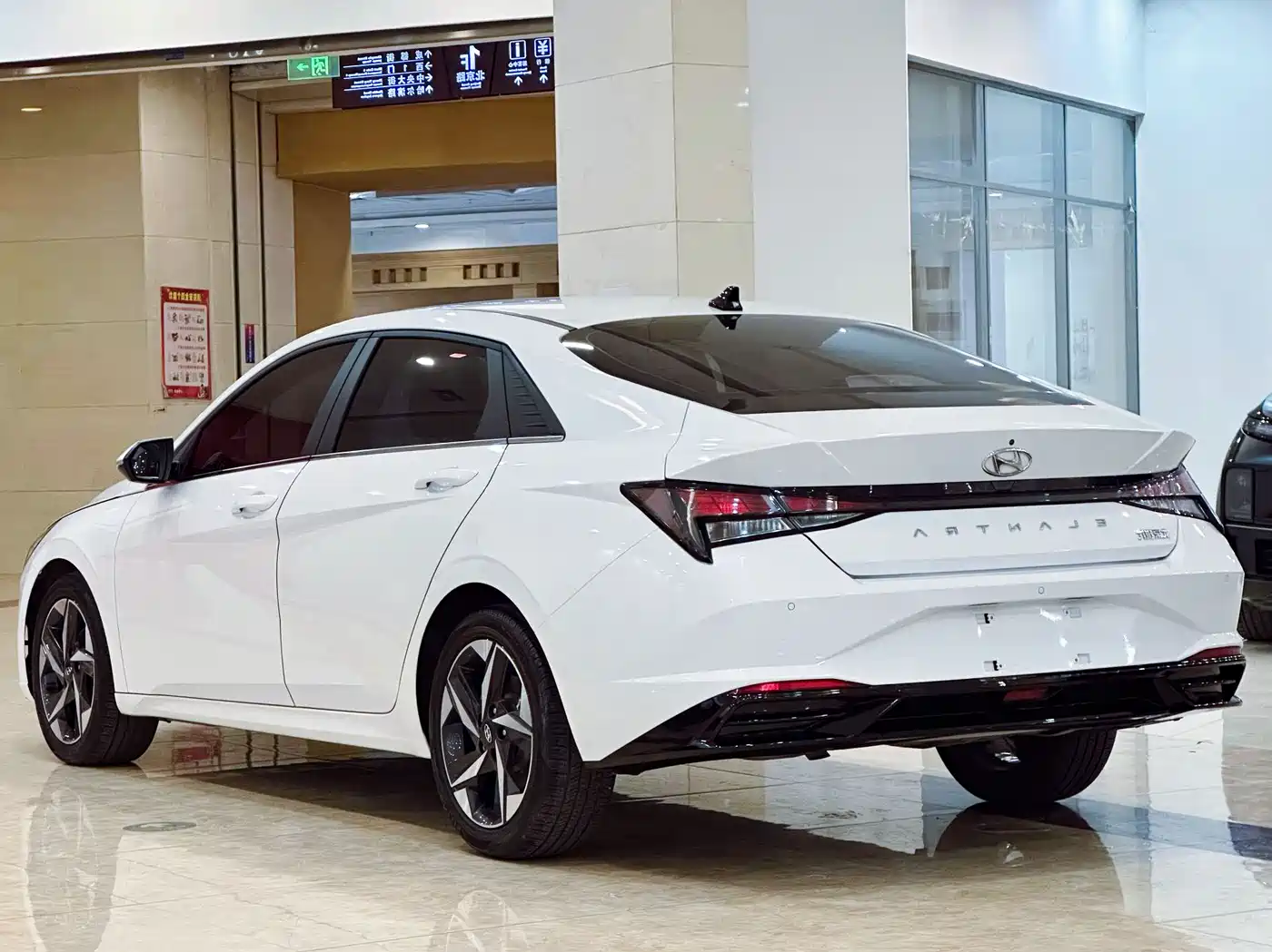 Hyundai Elantra 2022 1.5L CVT GLX Elite Edition фото 7