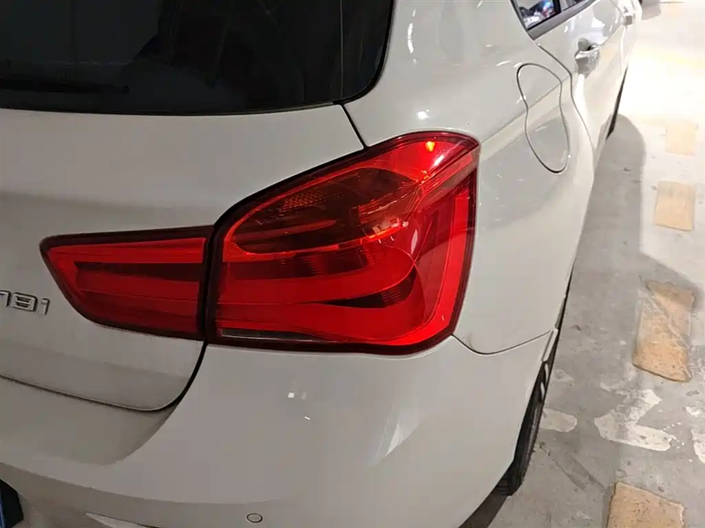 BMW 1 Series (Import) 2018 118i Sport Design Package фото 8