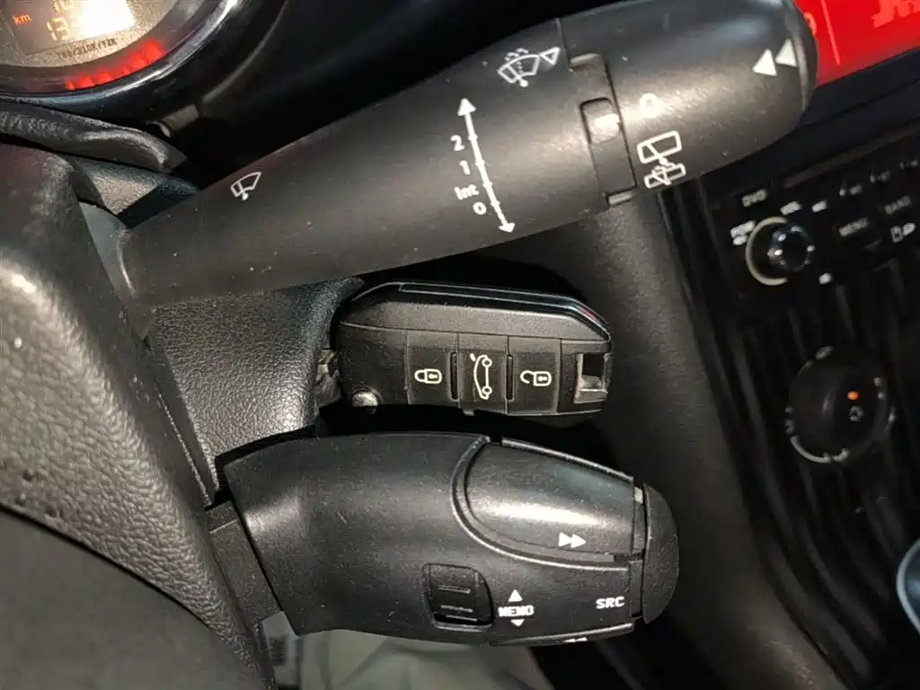 Peugeot 3008 2015 1.6THP Automatic Classic Edition фото 9