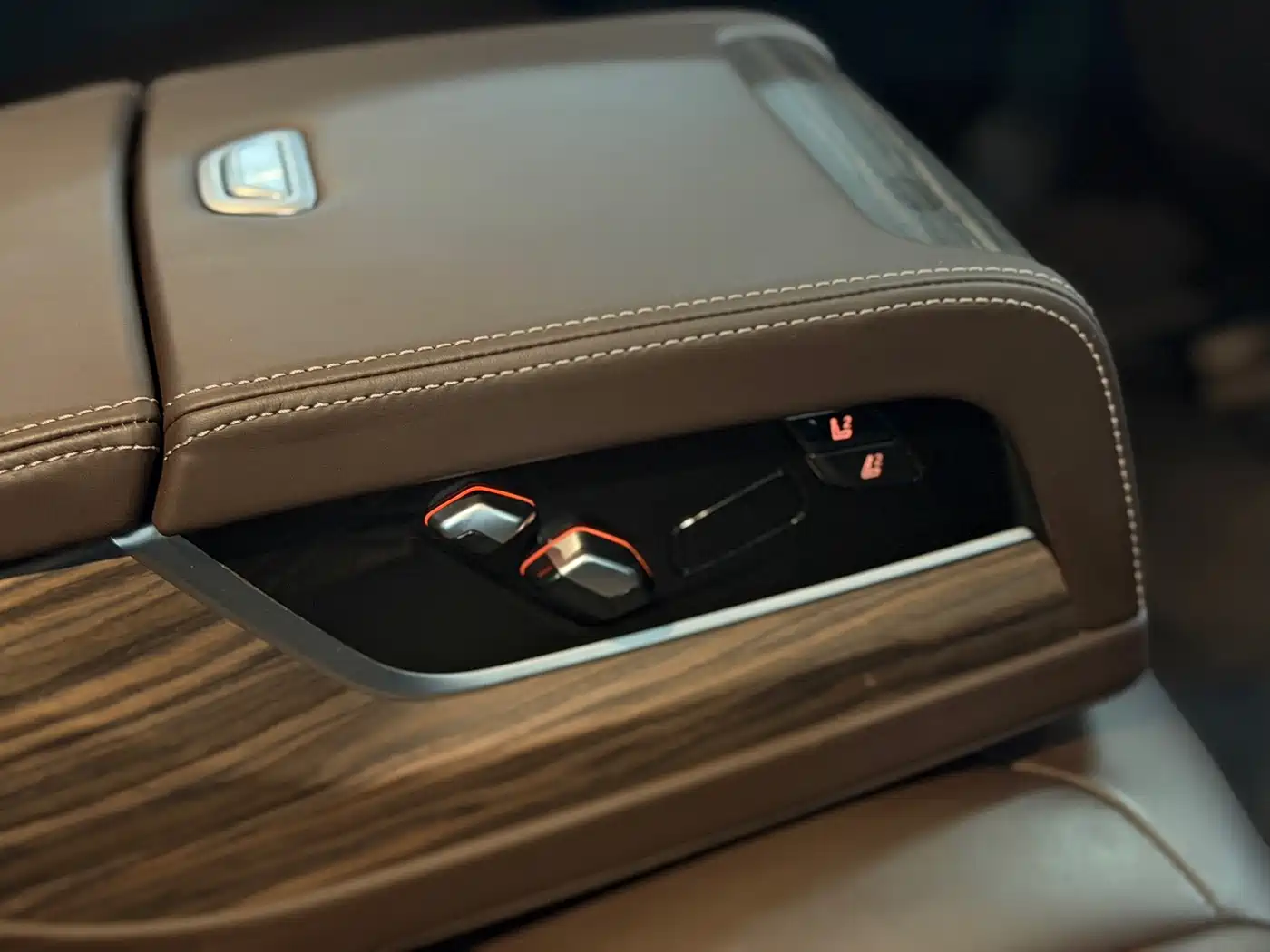 BMW 5 Series New Energy 2020 530Le Luxury Package фото 15