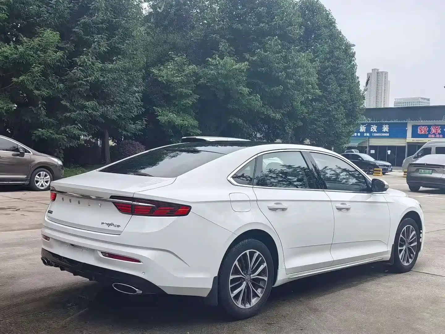 Фото 9 - Geely Preface