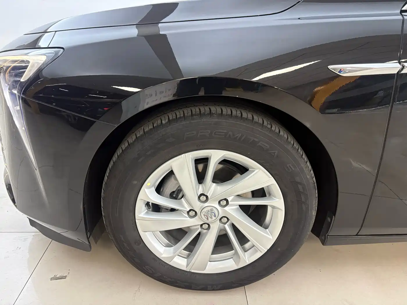 Photo 12 - Buick LaCrosse
