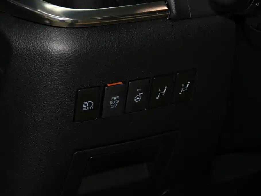 Toyota Alphard 2021 Hybrid 2.5L Premium фото 23