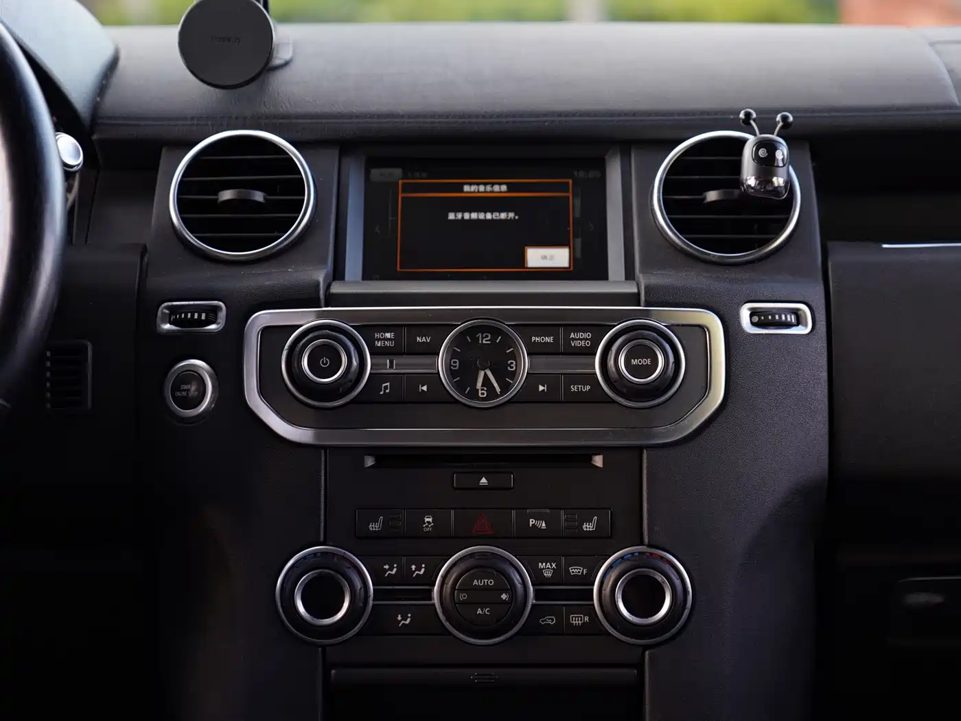 Land Rover Discovery 2015 3.0 SC V6 SE фото 8