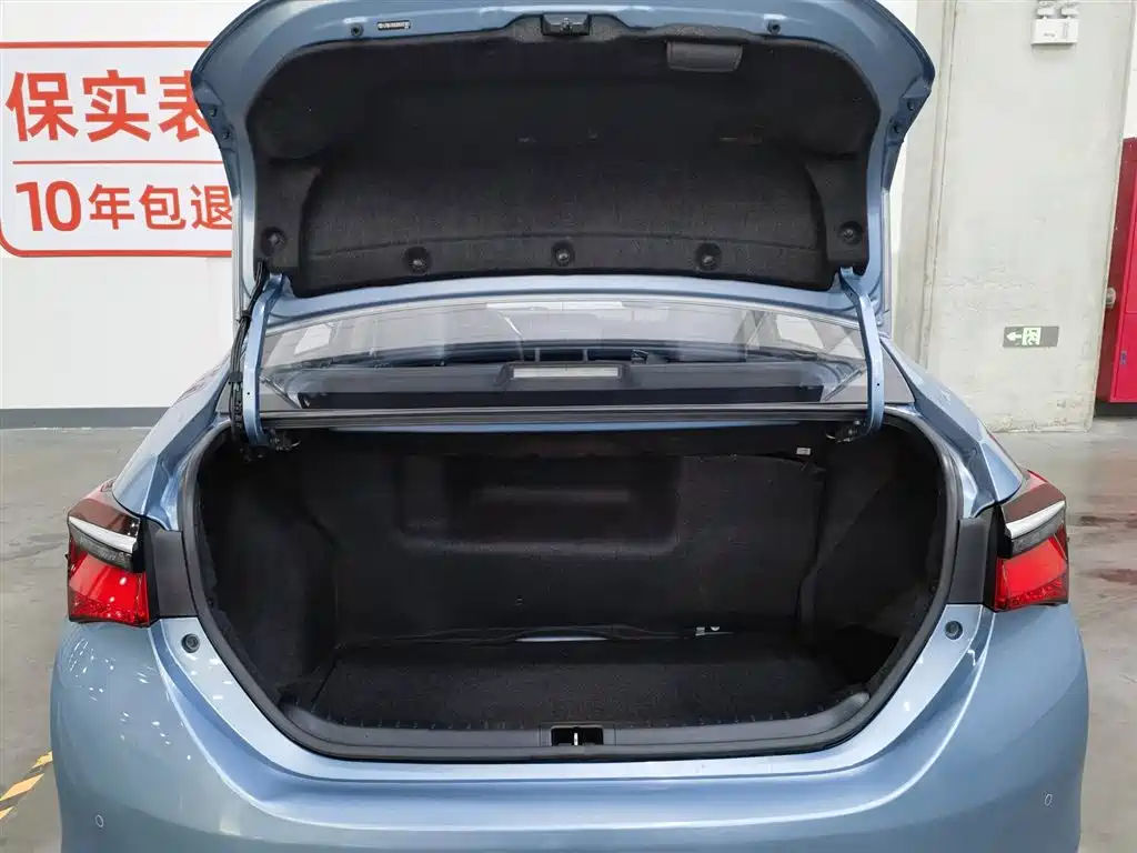 Toyota Corolla 2017 Facelift Hybrid 1.8L E-CVT Elite Edition фото 16