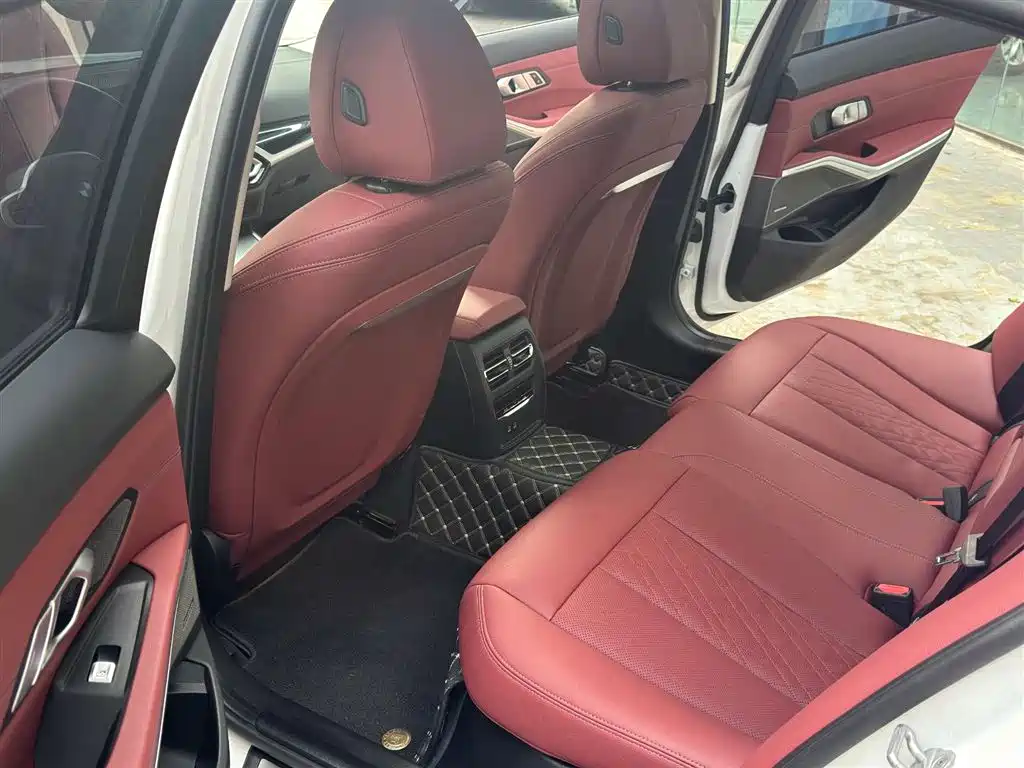 BMW 3 Series 2024 325Li M Sport Shadowline Package фото 9