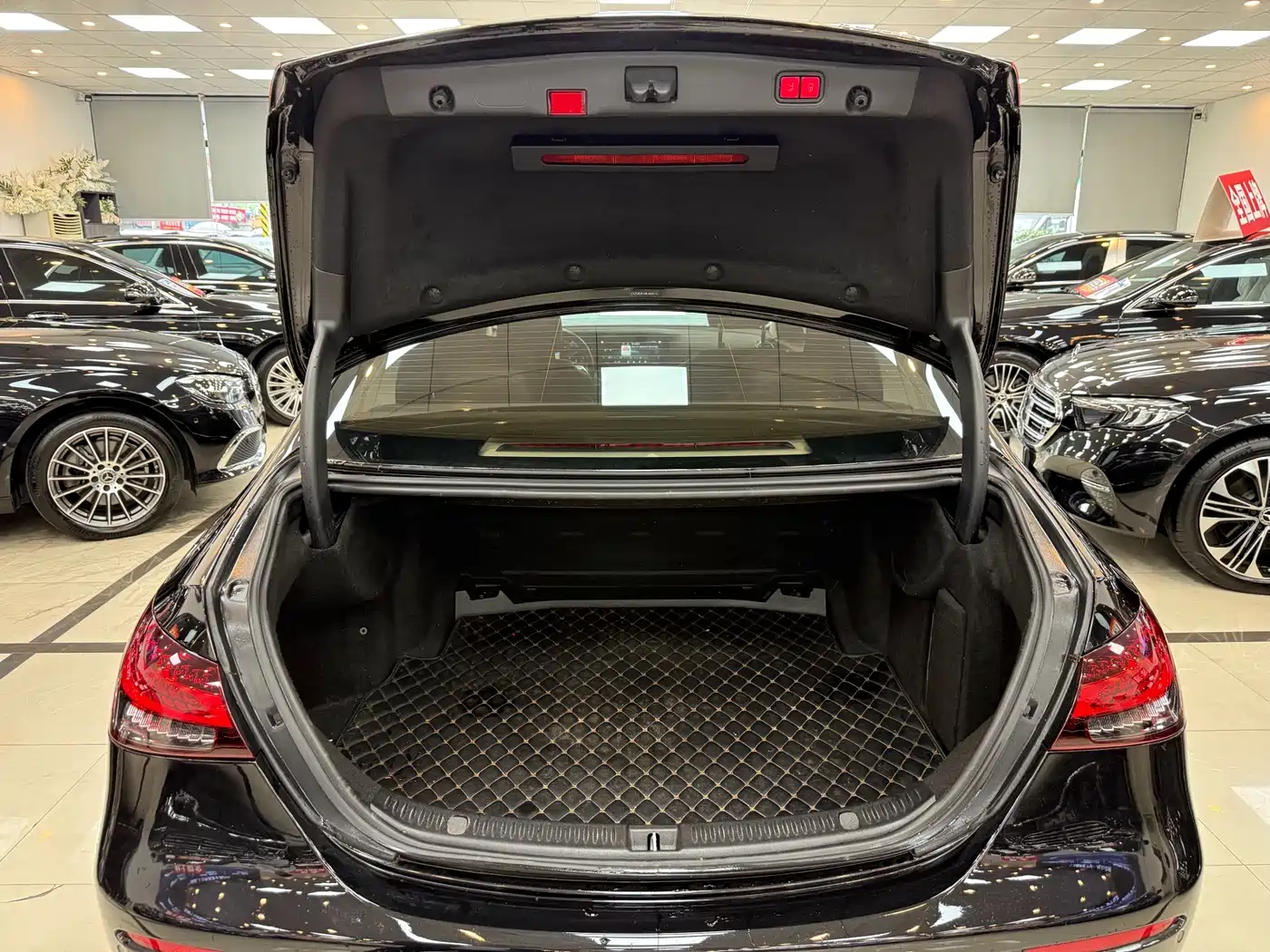 Mercedes-Benz E-Class 2022 E 300 L Luxury фото 21