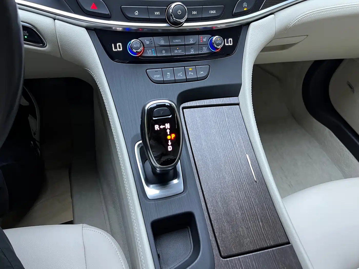 Buick LaCrosse 2022 Avenir First Edition фото 7