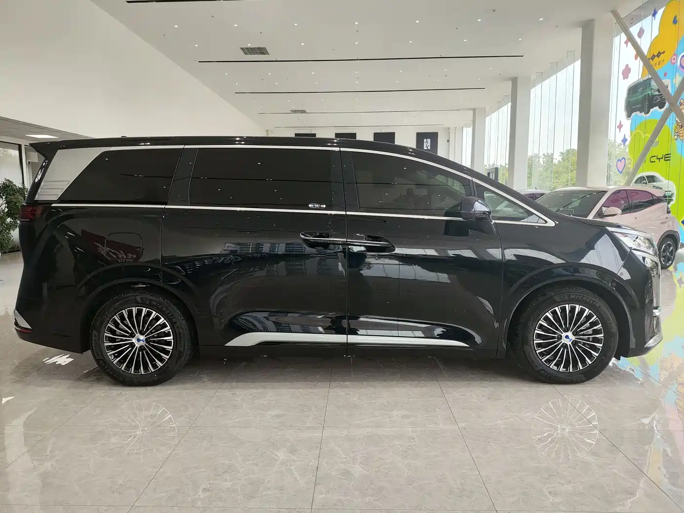 Denza D9 2024 DM-i 980 AWD Prestige фото 4