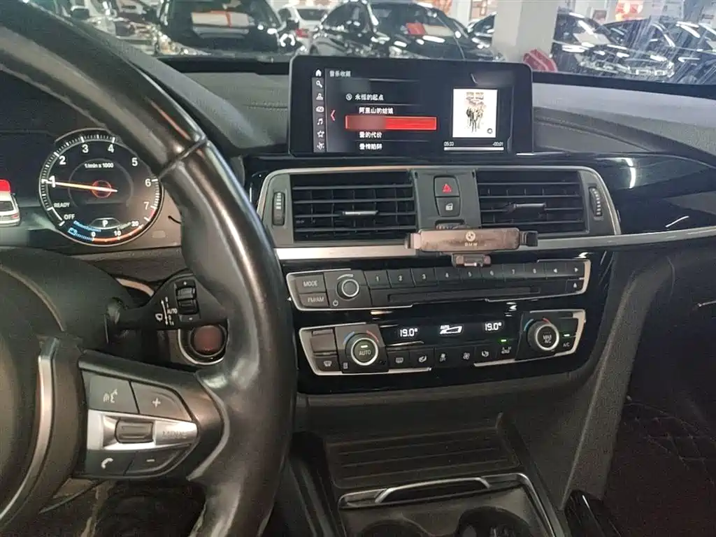 BMW 3 Series GT 2020 320i M Sport Package фото 10