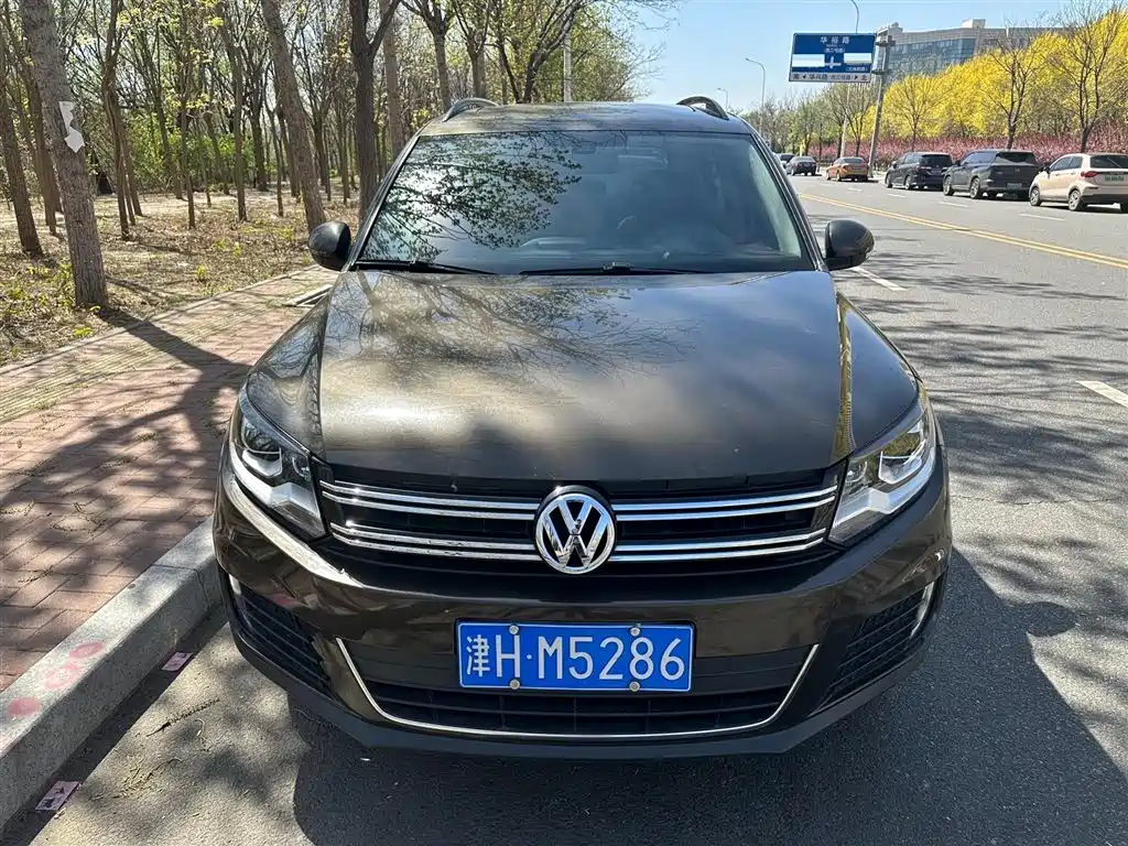 VOLKSWAGEN TIGUAN