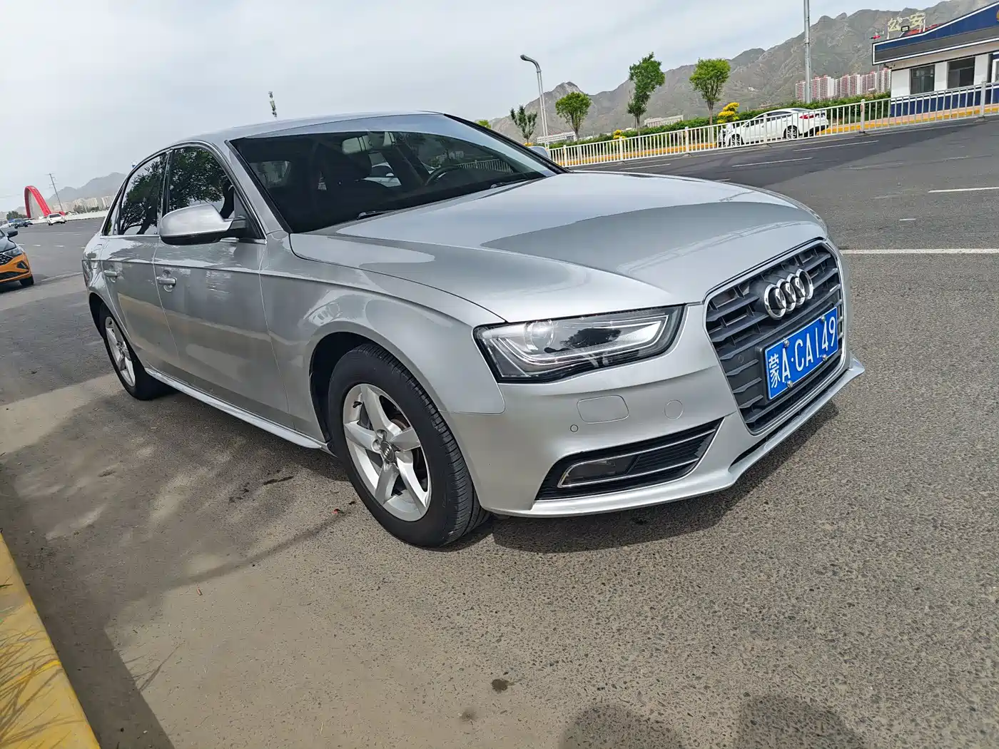Audi A4L 2013 35 TFSI Automatic Comfort фото 3