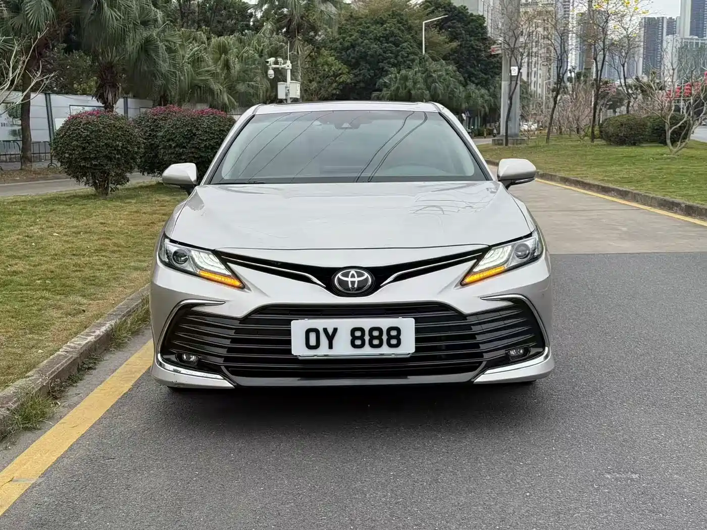 Toyota Camry 2021 2.0G Luxury Edition фото 2