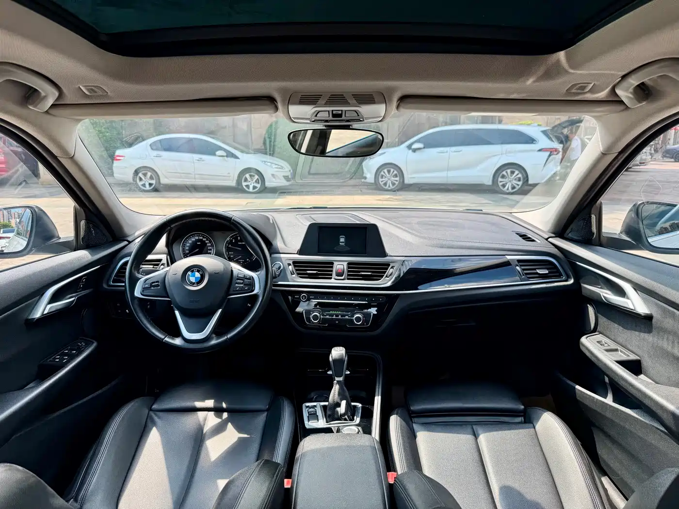 BMW 1 Series 2018 118i Sport Edition фото 4