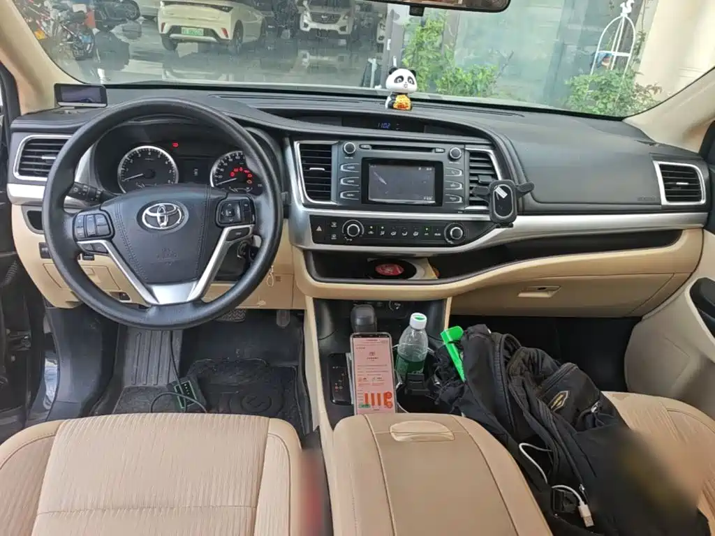 Photo 10 - Toyota Highlander
