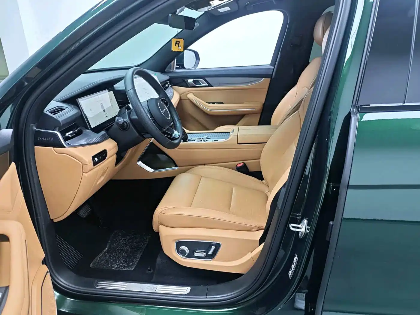 Lynk & Co 09 EM-P 2025 Model 2.0TD EM-P 4WD Max 5-Seater фото 2