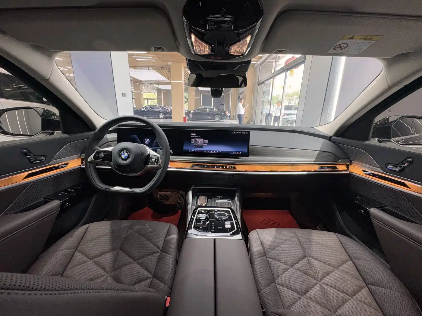 BMW 7 Series 2026 735Li Luxury Package фото 16