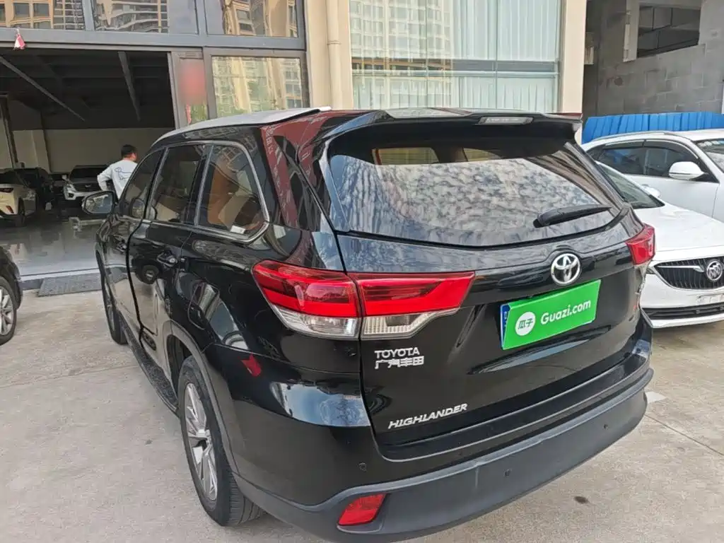 Photo 5 - Toyota Highlander