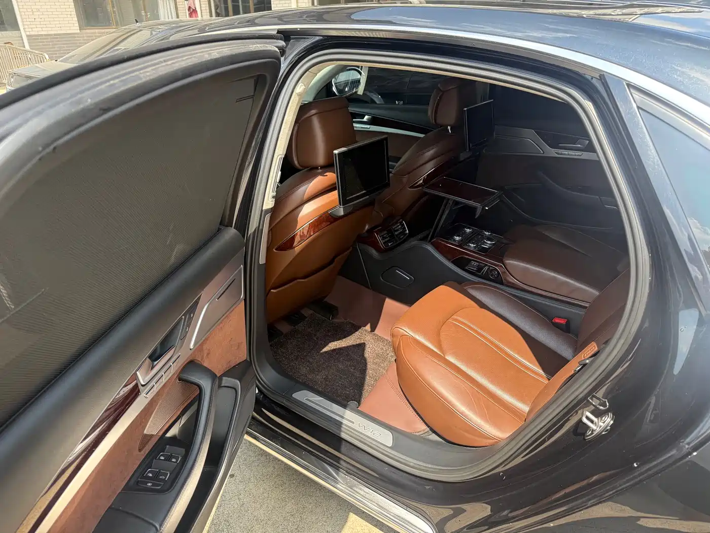 Audi A8 2011 2012 A8L 6.3 FSI W12 quattro