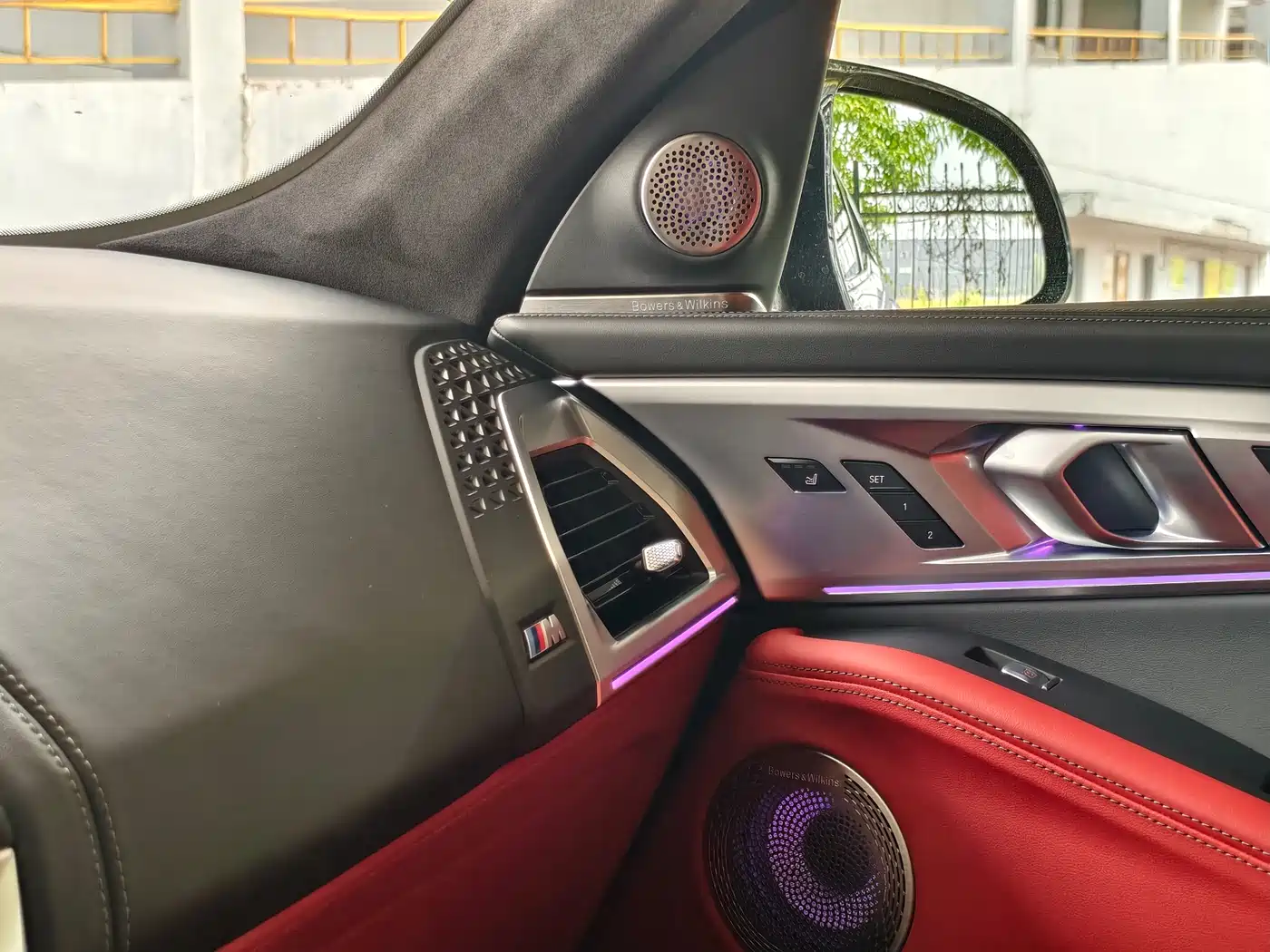 BMW XM 2023 50e фото 12