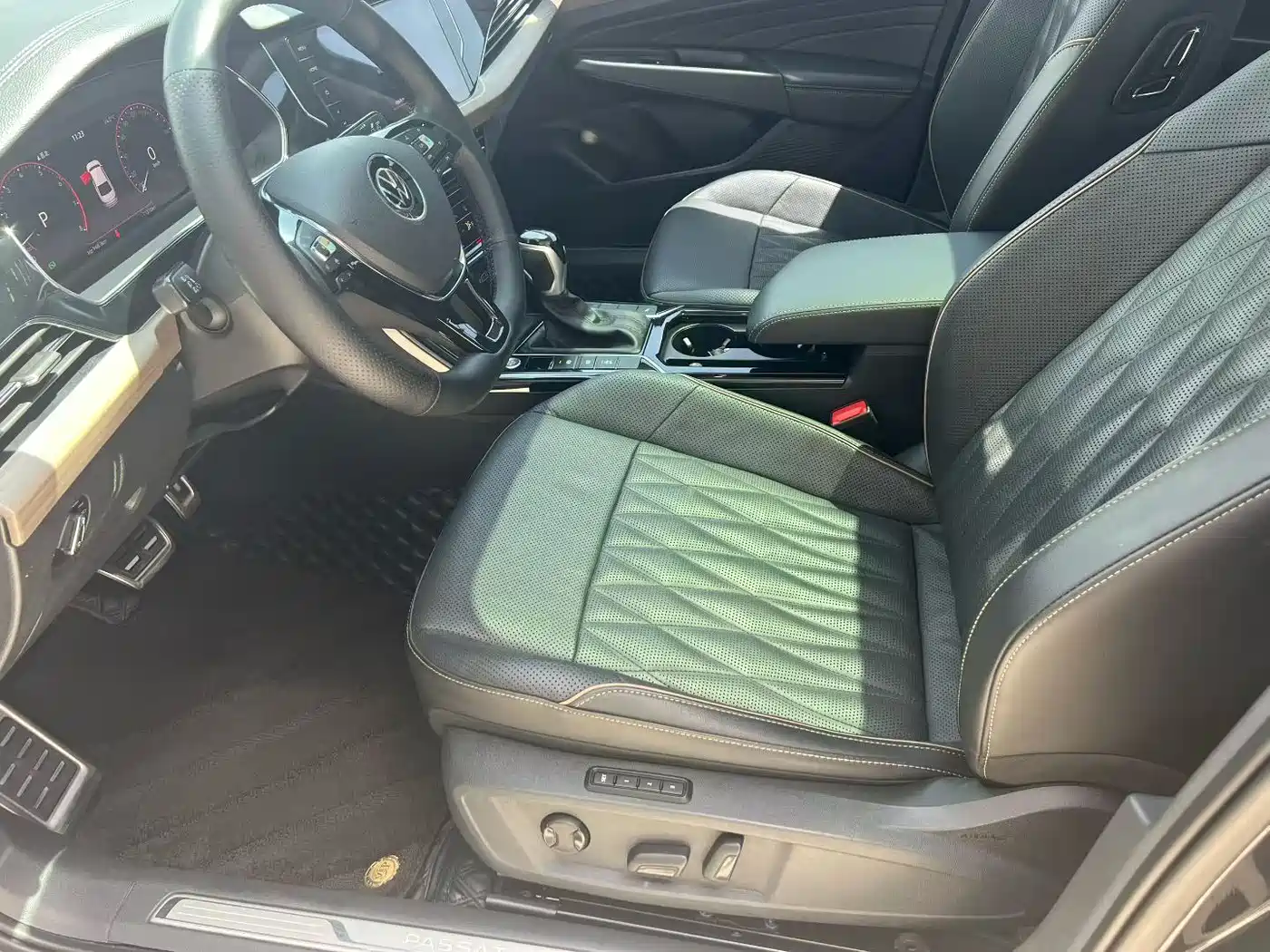 Volkswagen Passat 2021 Model 330TSI Luxury Edition фото 7