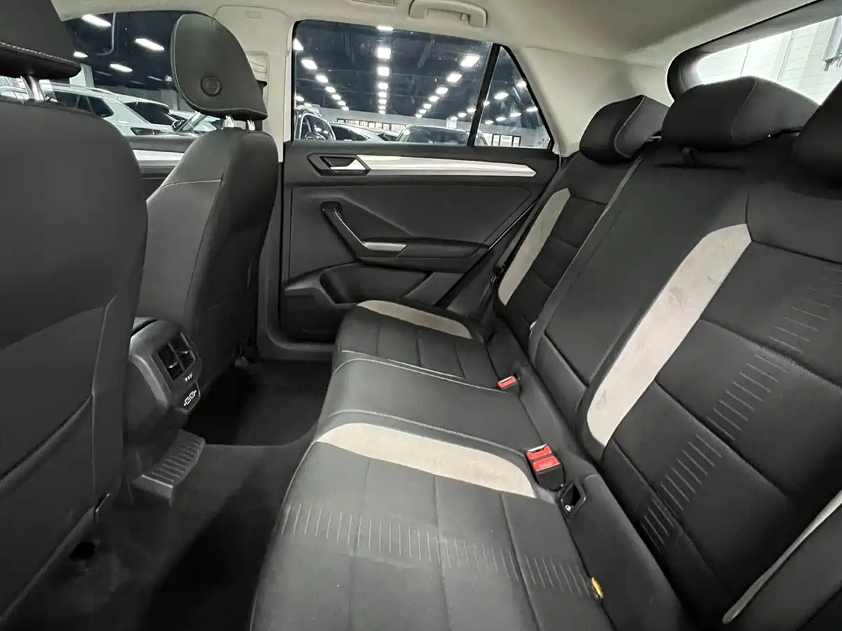 VOLKSWAGEN T-ROC EXPLORING SONGS