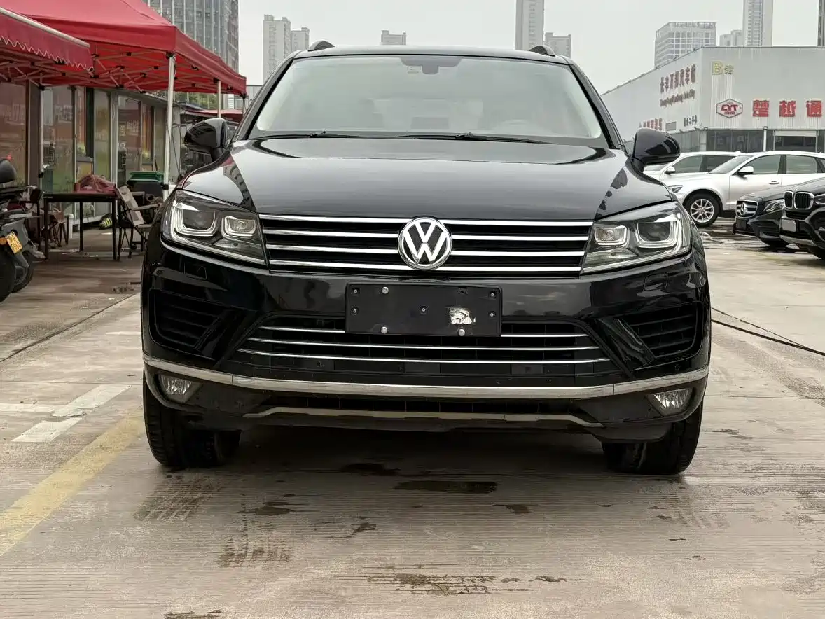 VOLKSWAGEN TOUAREG