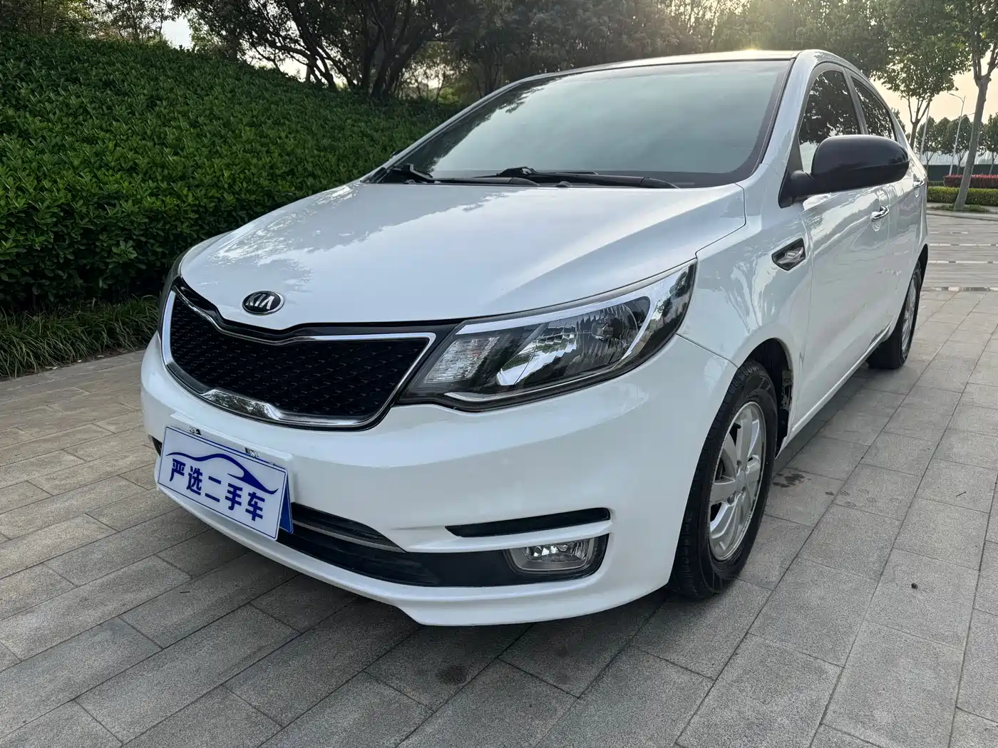 Kia K2 2015 Sedan 1.4L AT GLS