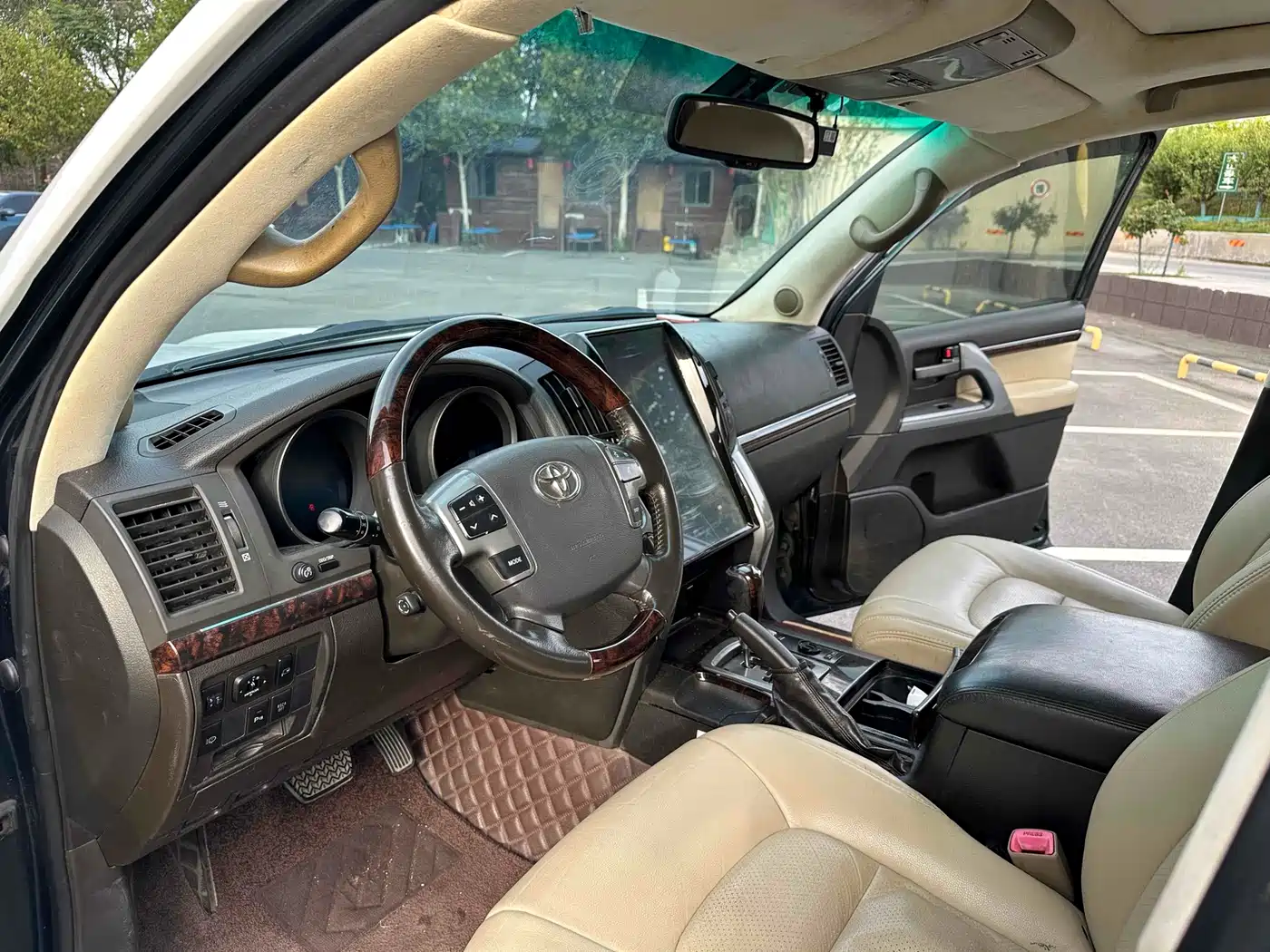 Toyota Land Cruiser 2010 Model 4.7L Automatic VX фото 8