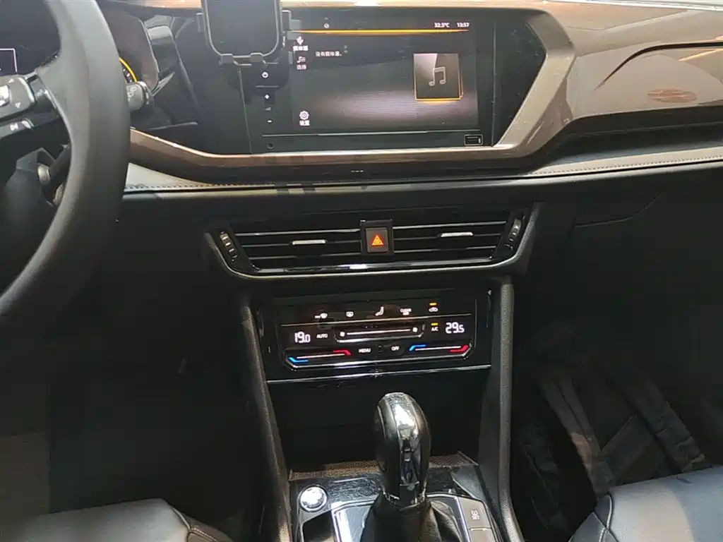 VOLKSWAGEN TUYUE