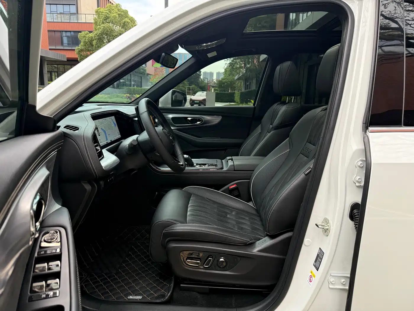 GAC Trumpchi Trumpchi GS8 2022 Dual Engine Series 2.0TM 2WD Premium Edition (6-Seater) фото 12
