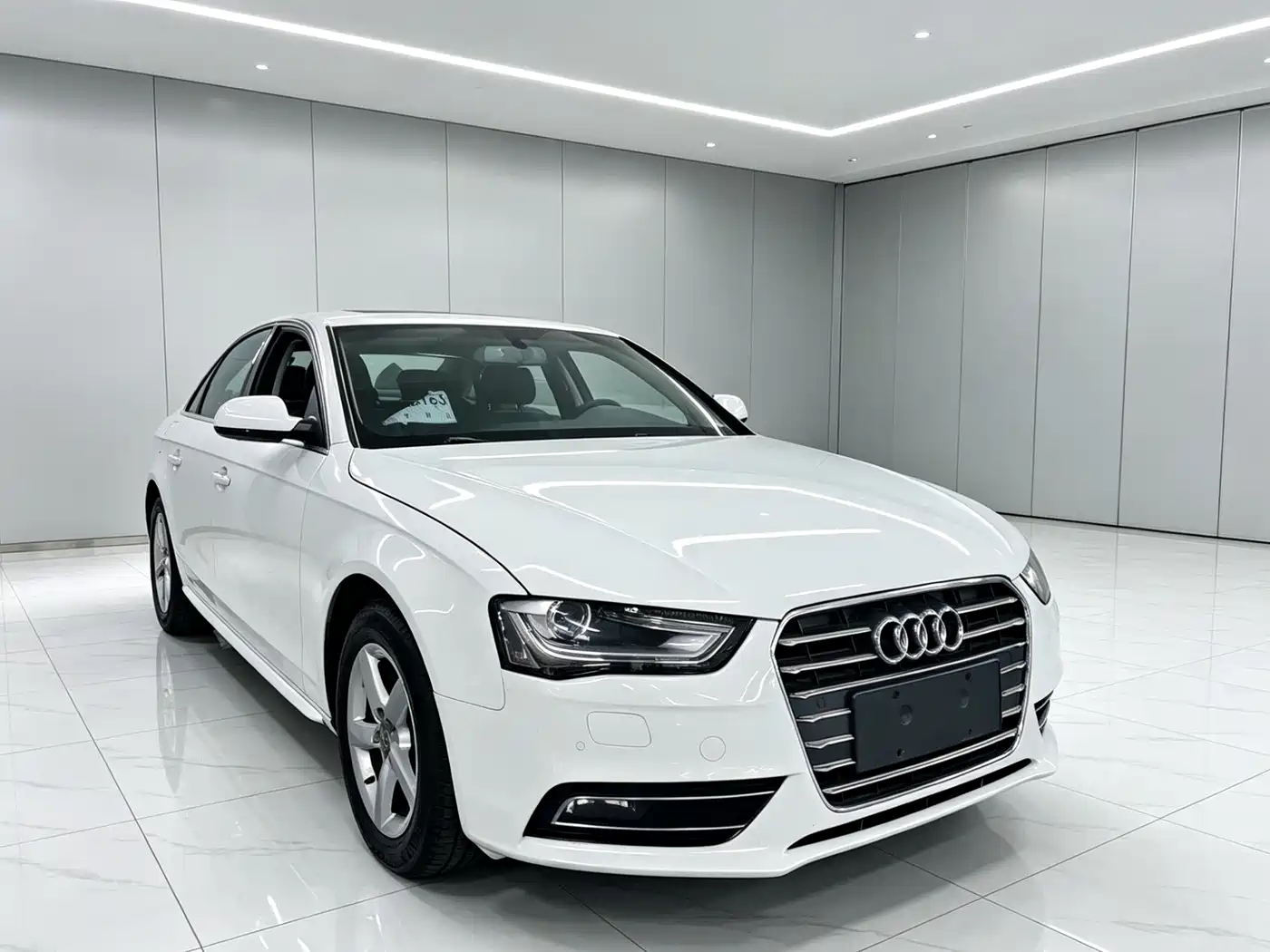 Audi A4L 2013 35 TFSI Automatic Standard фото 2