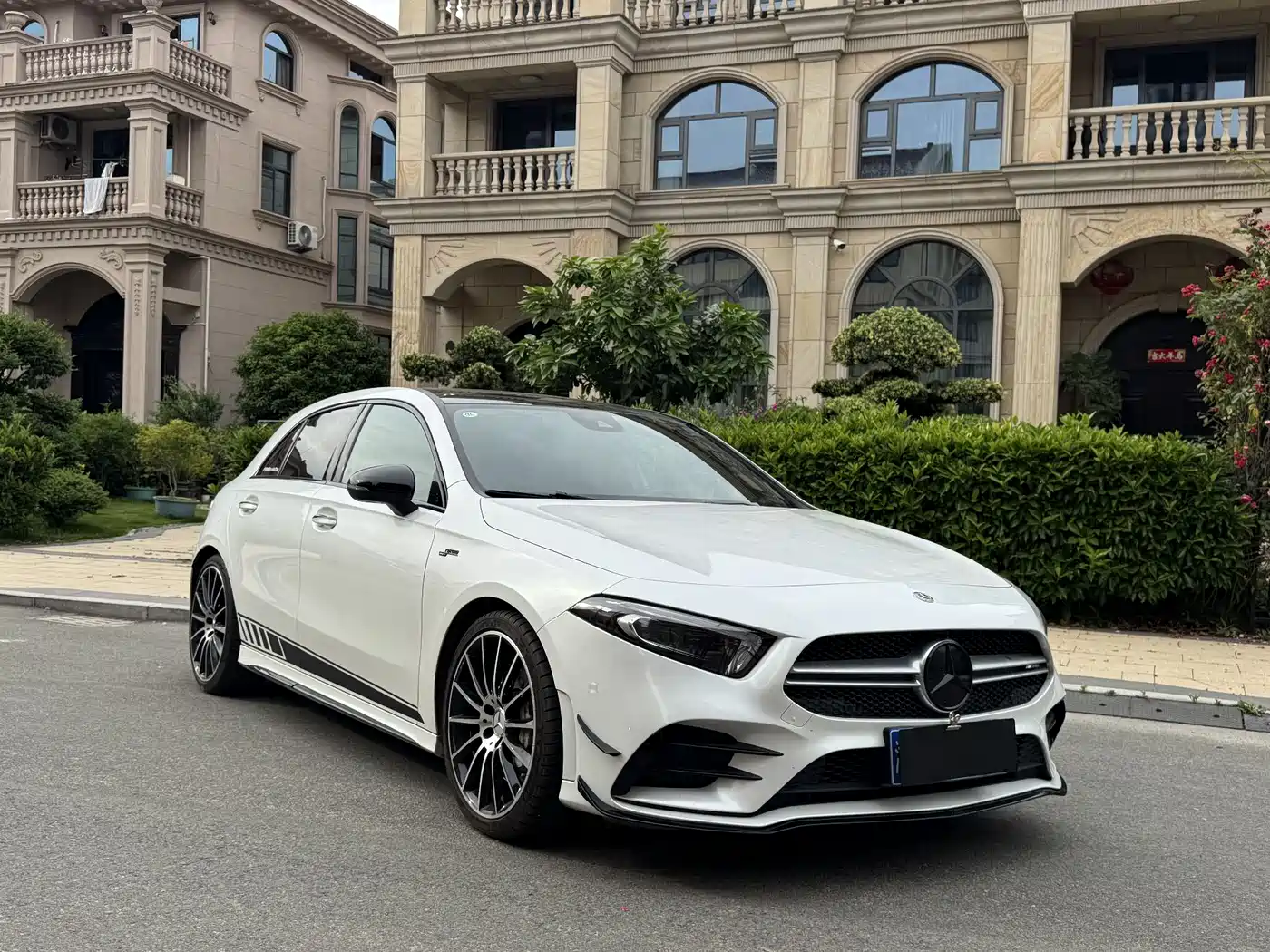 Mercedes-Benz A-Class AMG (Import) 2020 AMG A 35 4MATIC фото 3