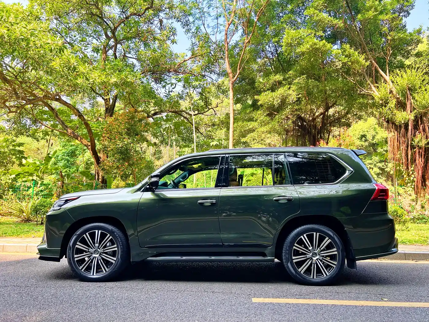 Lexus LX фото 21