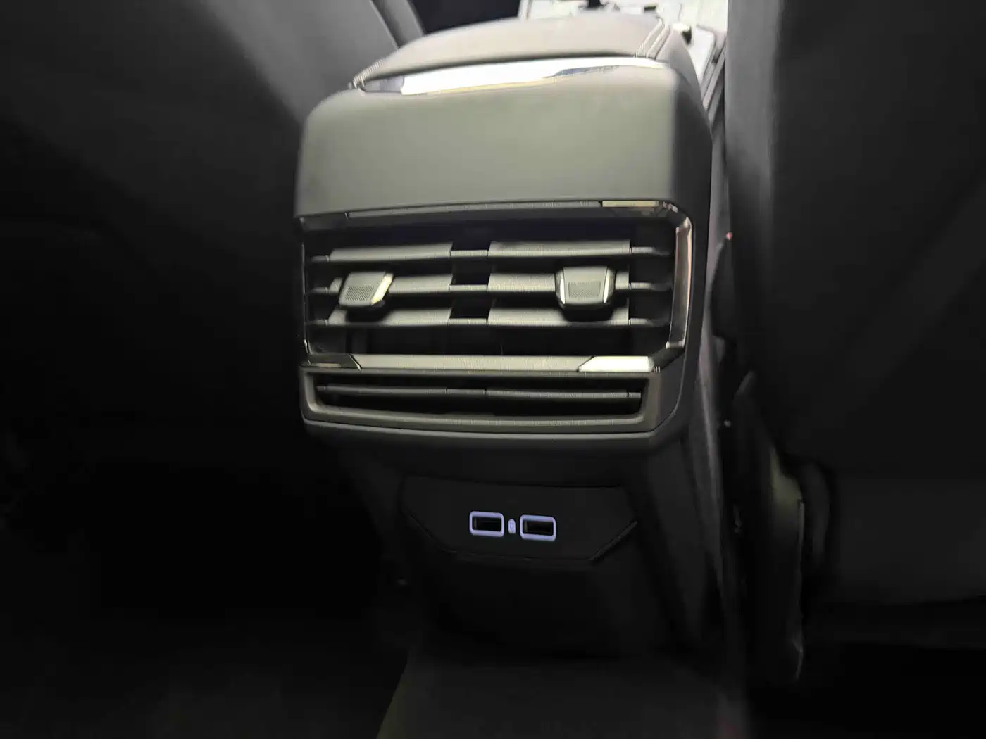 Lynk & Co 01 2023 2.0TD 4WD Dark Night Edition фото 8