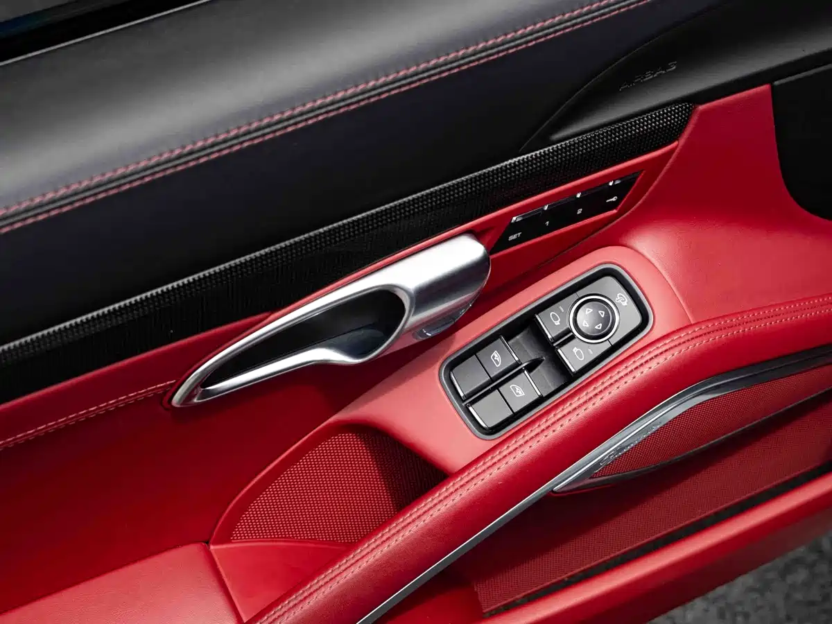 Photo 12 - Porsche 718