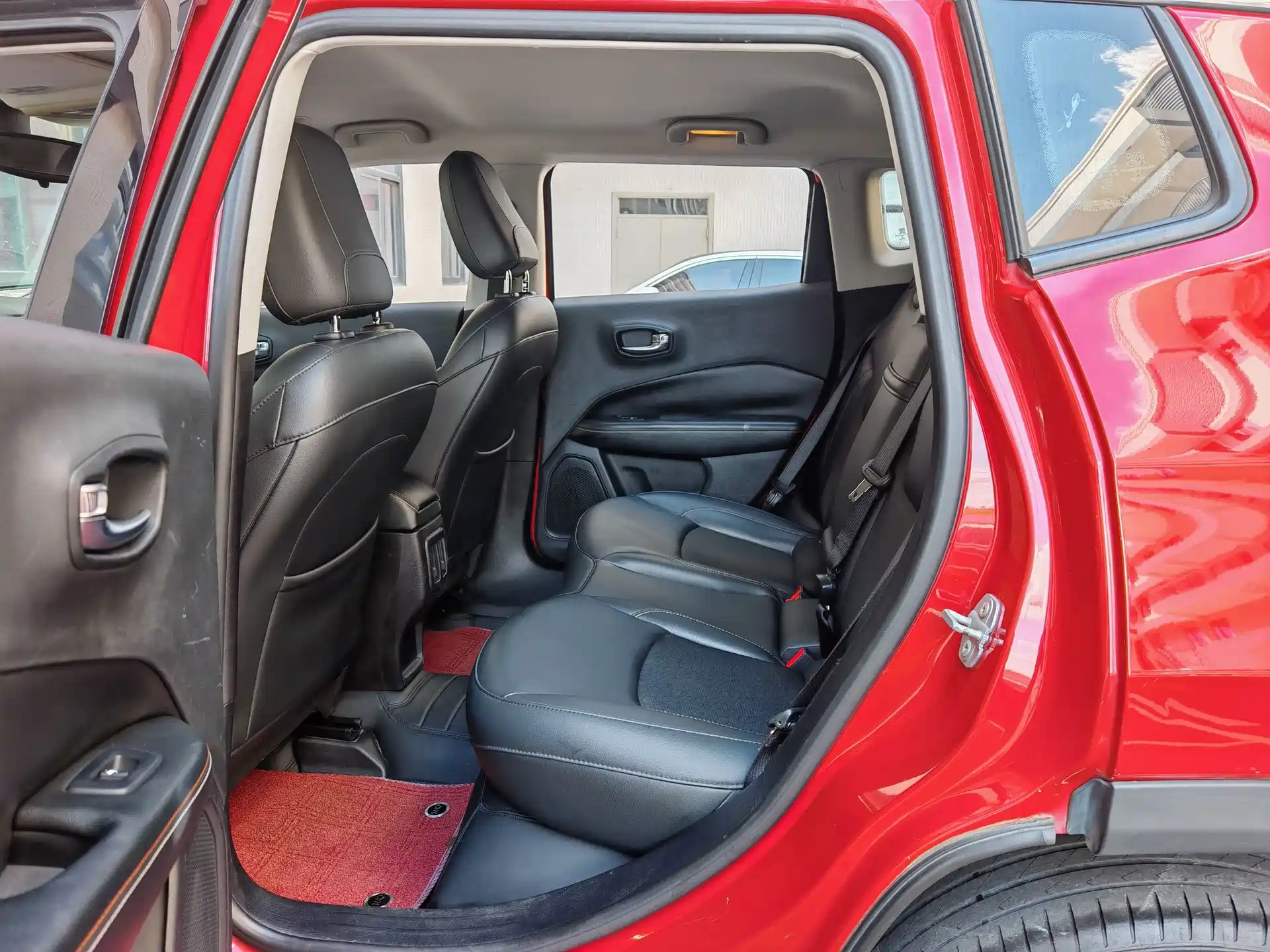 Фото 10 - Jeep Compass