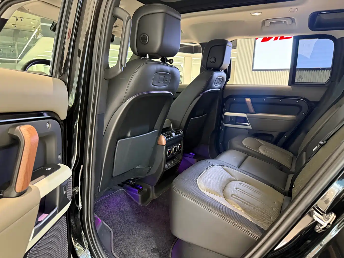 Land Rover Defender 2022 110 P400 X-DYNAMIC HSE фото 8