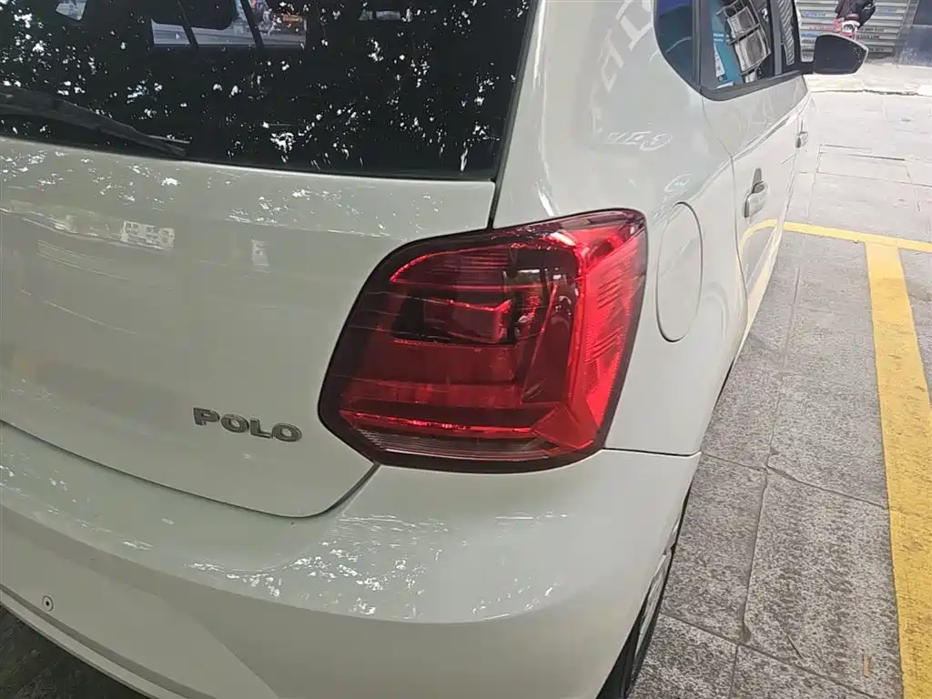 Volkswagen Polo 2016 1.4L Automatic Trend фото 8